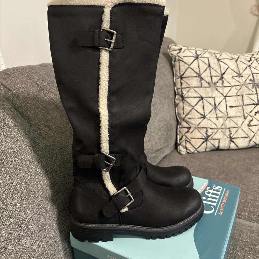 Cliffs by White Mountain Women's Black Boots
